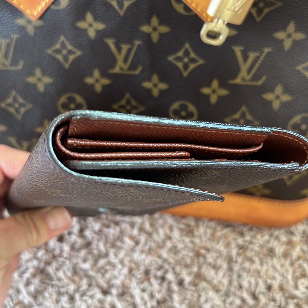 ๐ฅ๐ฅ๐ฅ- Authentic Louis Vuitton wallet only !๐ธ๐ธ๐ข - Picture 5 of 6